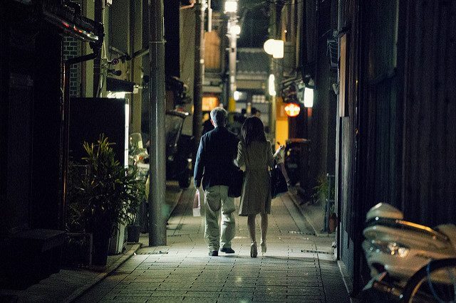 12 Things To Do With Your Date After Your Food Arrives
